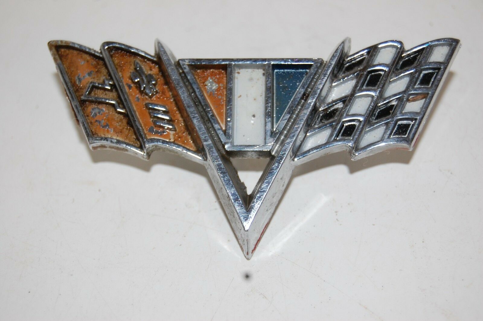 1967 CHEVROLET IMPALA V CROSS FLAG EMBLEM W/ PINS ORNAMENT– FatMan's ...