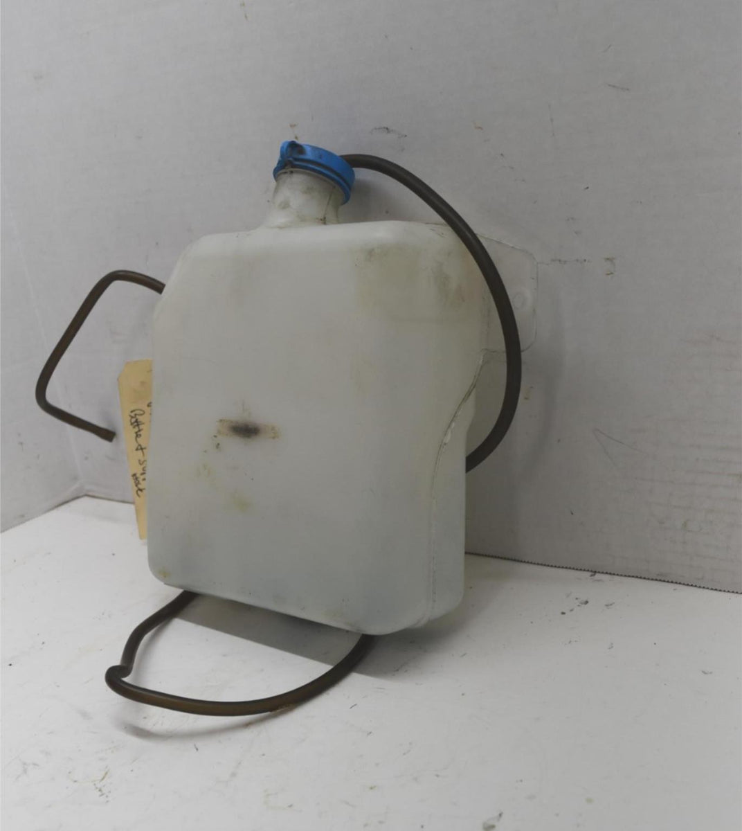 1996 2002 Isuzu Trooper Rear Windshield Washer Reservoir Tank 96 97 98 ...